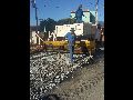 LIVRAMENTO: INICIADO SERVIÇO DE REVESTIMENTO ASFÁLTICO NO BAIRRO BENITO GAMA