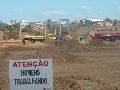 LIVRAMENTO: PREFEITURA REALIZA SERVIÇOS DE TERRAPLANAGEM NA AVENIDA DR. NELSON LEAL