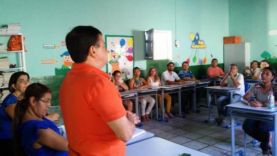 SECRETÁRIO DE EDUCAÇÃO E CULTURA CONTINUA AS VISITAS EM ESCOLAS