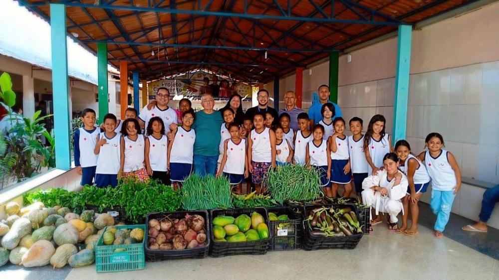 CONJUNTO PENAL DE BARREIRAS DOA MEIA TONELADA  (502kg) DE ALIMENTOS FRESCOS DA HORTA PARA A INSTITUIÇÃO CÁRITAS DIOCESANA DE BARREIRAS 