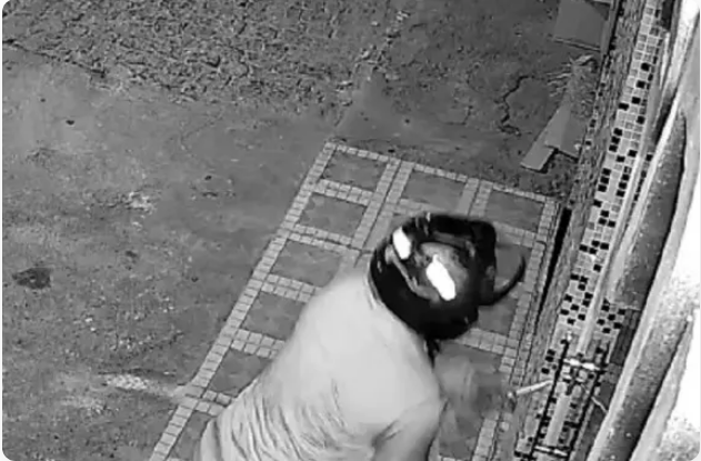 Homem invade loja e leva roupas em Dom Basílio