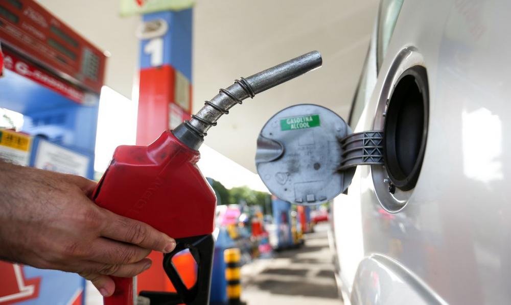 Gasolina e diesel ficam mais caros na Bahia; gás de cozinha sofre redução no preço