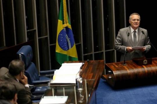 Renan Calheiros renuncia à liderança do PMDB no Senado