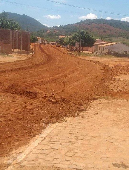 Livramento: Obras de terraplanagem e pavimentação asfáltica seguem a todo vapor no distrito de Iguatemi 