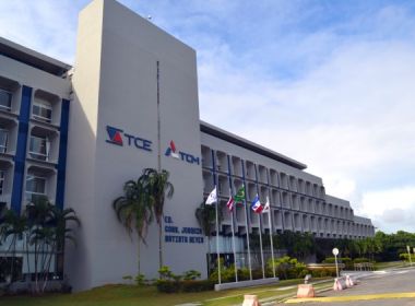 TCM orienta prefeituras a conceder reajuste a professores que ganham até valor do piso