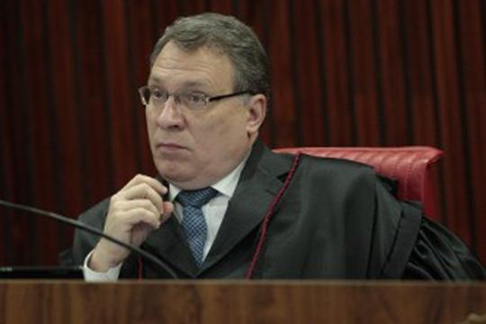 Justiça federal suspende nomeação do ministro Eugênio Aragão