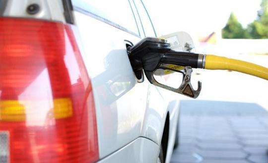 Petrobras anuncia alta de 1,5% no preço da gasolina e queda de 1,03% no diesel