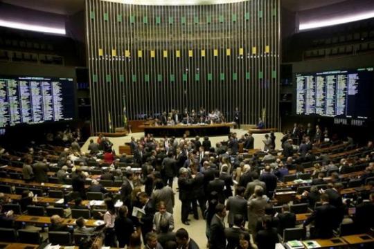 Câmara aprova decreto de intervenção no Rio; senadores votam medida hoje (20)