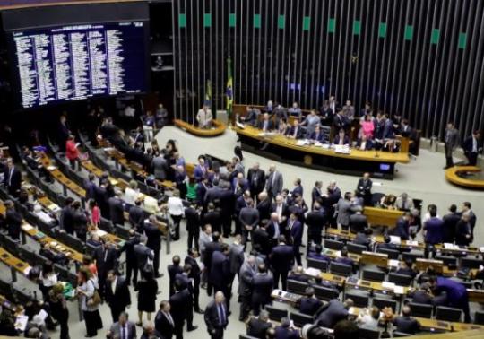 11 deputados federais reeleitos estão há mais de duas décadas na Câmara