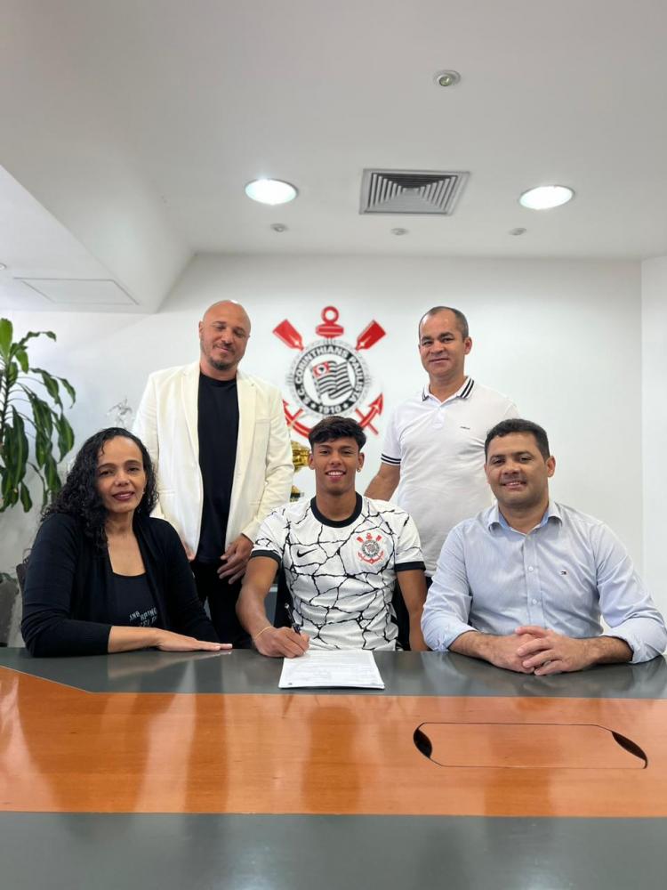 Rafael Correia Venancio, filho de livramentense, assinou contrato profissional com o Corinthians-SP