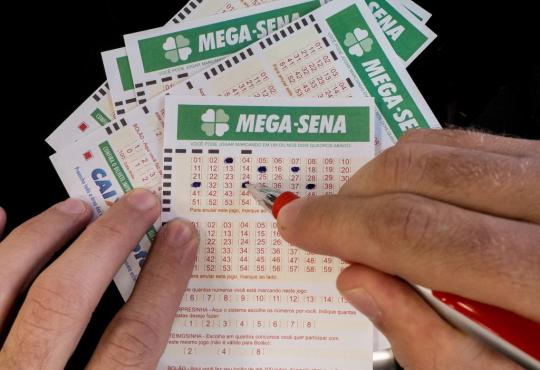 Mega-Sena acumula e pode pagar R$ 5,1 milhões na quarta