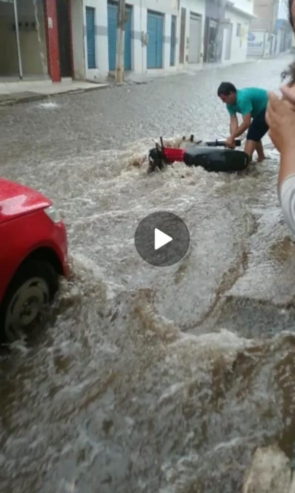 Chuva forte na tarde desta segunda-feira (14) em Livramento