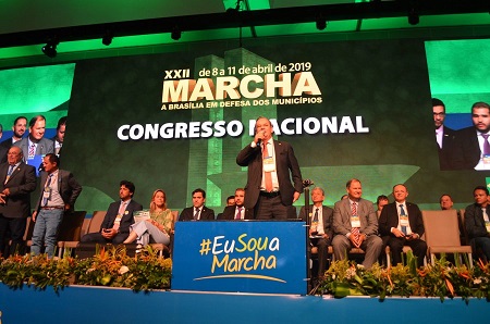 PEC quer prorrogar mandatos de prefeitos e vereadores até 2022
