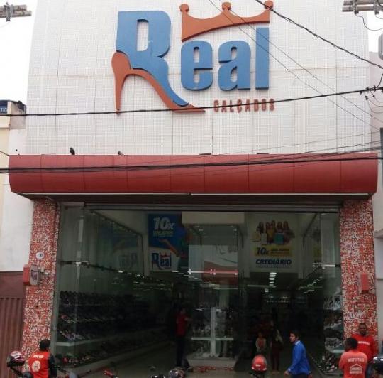 REAL CALÇADOS REALIZA MEGA LIQUIDAÇÃO COM ATÉ 50% DE DESCONTO E PAGAMENTO EM 10X SEM JUROS