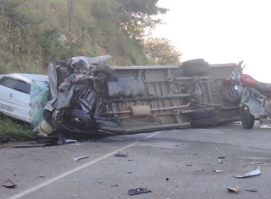 Brumado: Dois morrem e 4 ficam feridos em colisão de carro e van na BA-262
