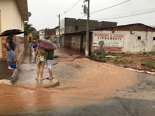 LIVRAMENTO: CHOVEU MAIS DE 100MM DESDE A MADRUGADA DESTA QUINTA (21)