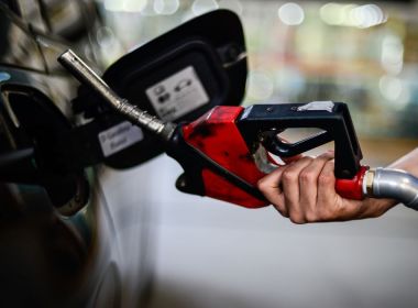 Motoristas por aplicativo e taxistas sofrem impactos da alta dos combustíveis