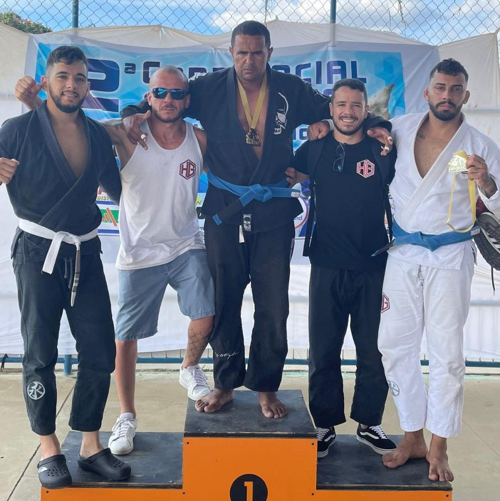 Jiu-Jitsu: Atletas da Academia Escola da Luta do sensei Hiago George conquistam medalhas em Vitória da Conquista