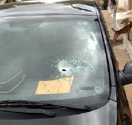 LIVRAMENTO: CARRO DO VEREADOR JOÃO DE OGUM É APEDREJADO E AGRESSOR PRESO