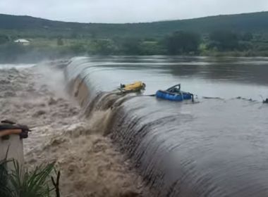 Barragem Duas Ilhas transborda e preocupa população de Jussiape