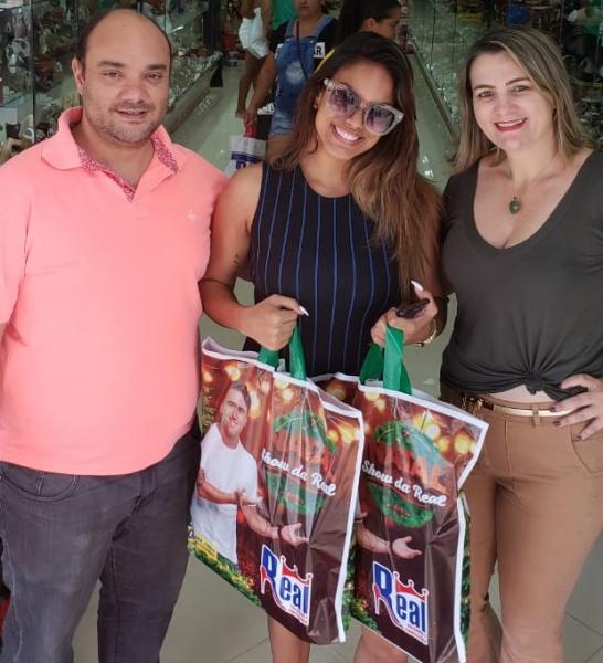 LIVRAMENTO: REAL CALÇADOS RECEBEU A CANTORA LARISSA MELO QUE BRILHOU NO THE VOICE BRASIL