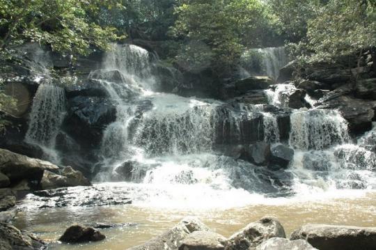 Chapada: Turista escorrega, bate a cabeça e morre na Cachoeira do Roncador na região de Andaraí