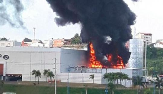 Incêndio no Shopping Bela Vista é controlado; torre de refrigeração concentrou foco