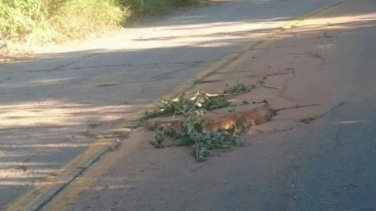 BA-148: TRECHO LIVRAMENTO/RIO DE CONTAS ENCONTRA-SE EM PÉSSIMAS CONDIÇÕES DE USO E CONSERVAÇÃO