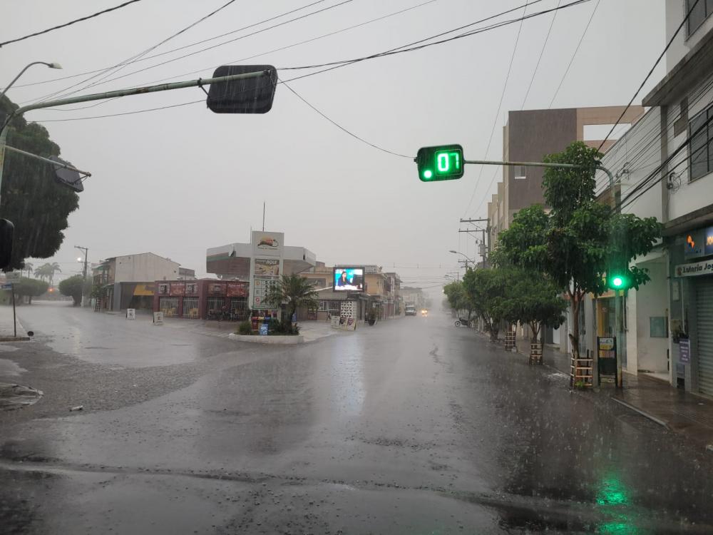 Defesa Civil do Estado alerta para riscos de chuvas intensas no Centro Sul, Vale São-Franciscano e Extremo Oeste baiano