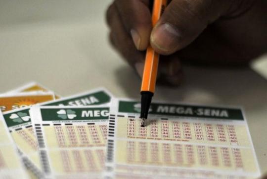 Mega-Sena acumula e pode pagar R$ 24 milhões no sorteio de sábado