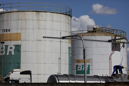 Petrobras sobe preço da gasolina em 3,5% e o do diesel em 4,2% nas refinarias
