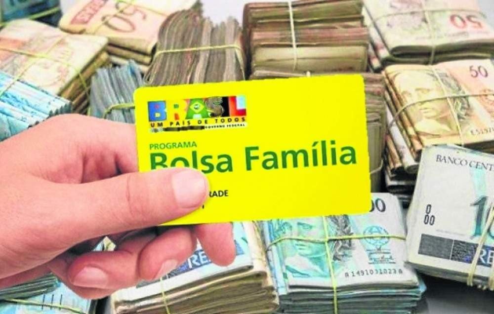 Governo deve dar extra temporário do Auxílio Brasil para quem já recebe mais de R$ 400