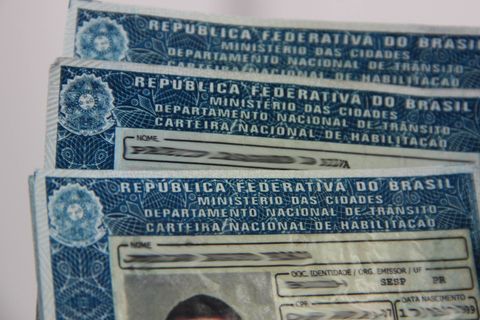 Mais de 14 mil processos de suspensão de CNHs serão arquivados na Bahia