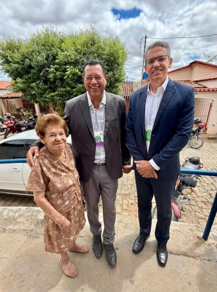 Dona Adalgisa de 98 anos fez questão de votar: 