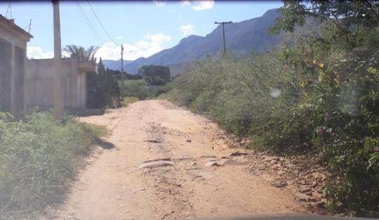 LIVRAMENTO: MORADORES DA RUA AYRTON SENNA RECLAMAM DE DESCASO DA PREFEITURA MUNICIPAL