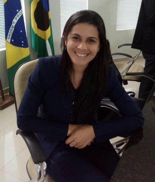 LIVRAMENTO: VEREADORA LANE PRESTA HOMENAGEM ÀS MULHERES