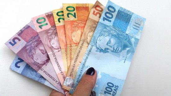 Governo antecipa 13º de aposentados e libera saques do FGTS