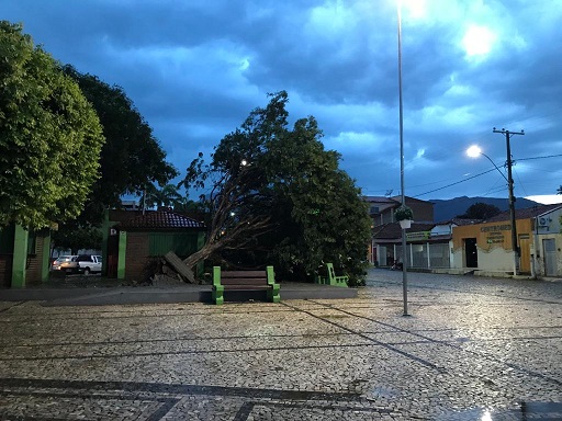 LIVRAMENTO: CHUVA E VENTOS FORTES PROVOCARAM MUITOS PREJUÍZOS NO ÚLTIMO DOMINGO (08)