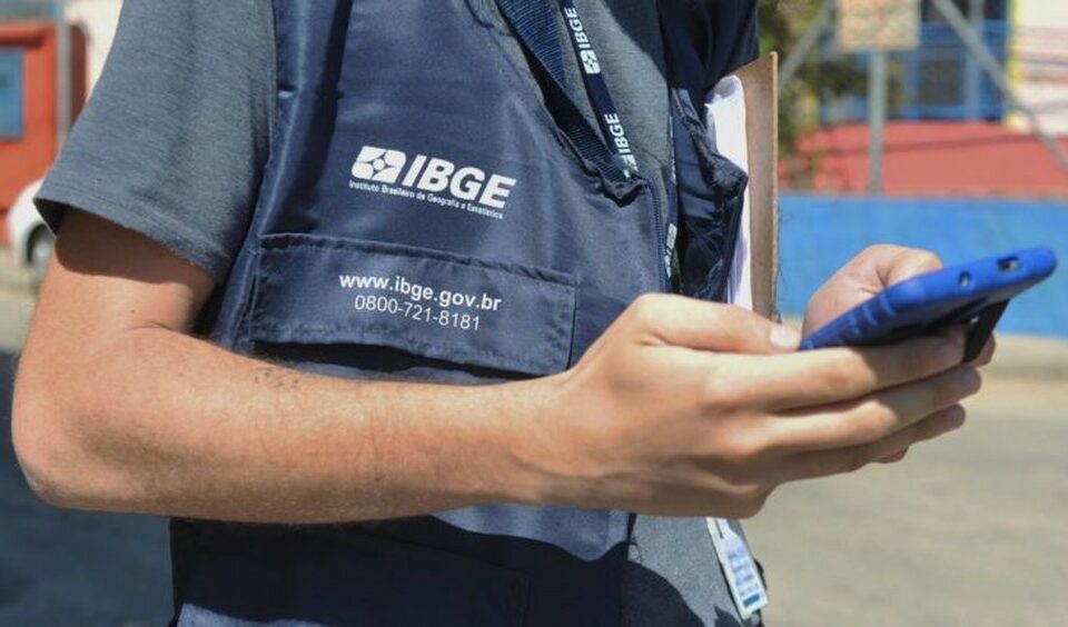 IBGE abre inscrições para 148 vagas temporárias com salário de R$ 3.100