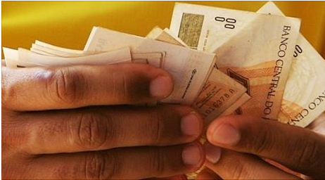 Parte dos trabalhadores só vai receber abono salarial deste ano em 2016