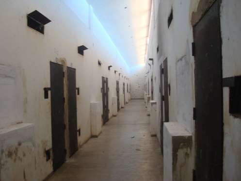 Na maior fuga da história do RN, 91 presos escapam de cadeia em Parnamirim
