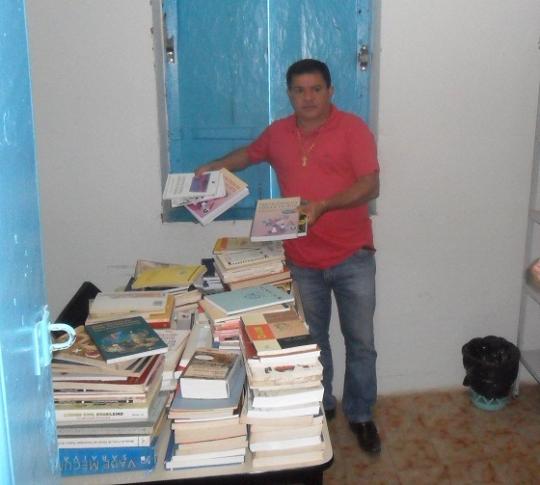 Livramento: Biblioteca Professora Corina Correia da Silva recebe livros para pesquisas do curso de Pedagogia
