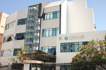 Polícia Federal detém falso médico na sede do Cremeb, em Salvador