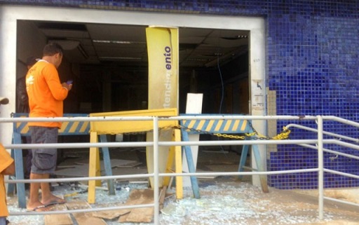 Duas agências bancárias são explodidas por bandidos no município de Correntina