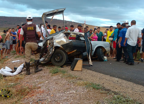 TRÊS PESSOAS MORREM EM GRAVE ACIDENTE NA BR - 030, EM BRUMADO