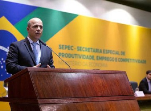 Primeiras medidas para reduzir preço do gás serão anunciadas em junho, diz secretário