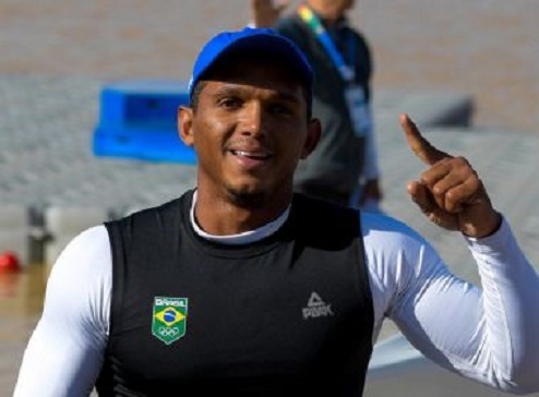 Isaquias Queiroz conquista o título mundial no C1 1000 na Hungria