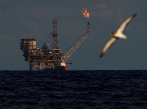 Opep e aliados estendem corte de 10% na produção de petróleo