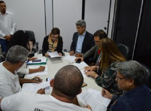 Universidades estaduais assinam termo com governo do Estado para fim da greve