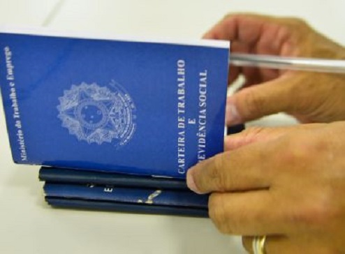 Coronavírus leva todos os setores privados a cortar vagas
